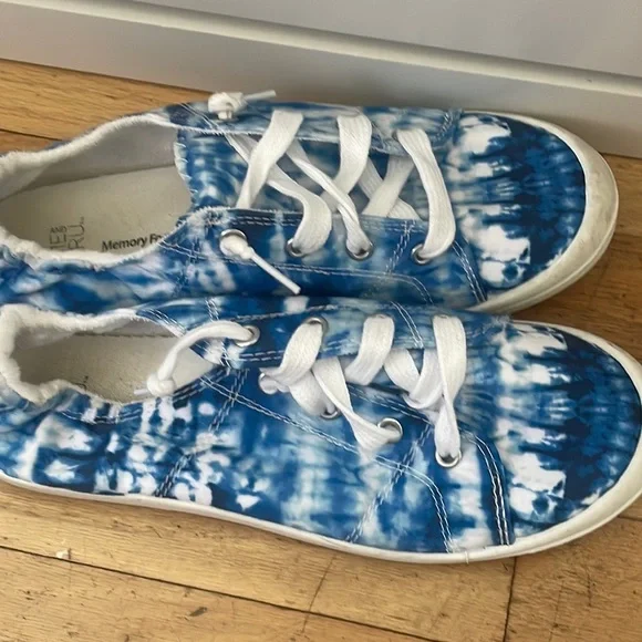 Walmart brand slip on sneakers tie dye